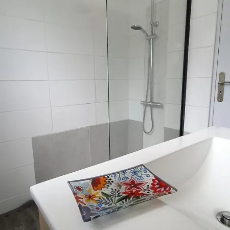 Apartment T2 Au Calme Avec Parking Prive *